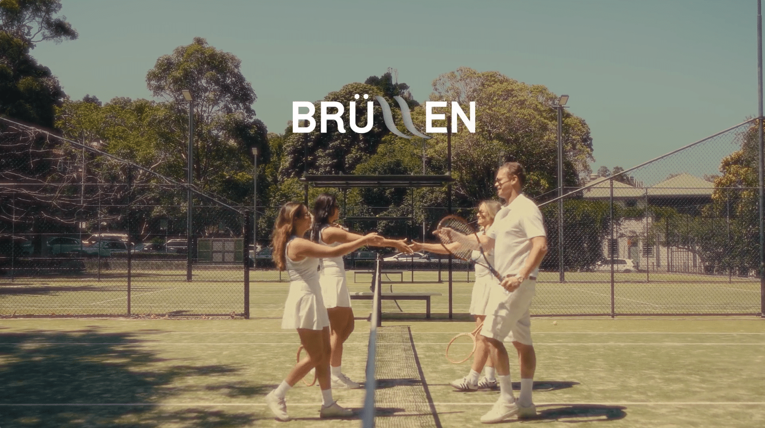 Brüllen Australian Open brand video showing tennis players on an outdoor court.